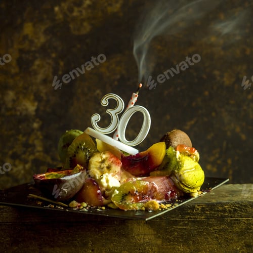 Vista previa: Dessert with fruits with a candle for the thirtieth birthday
