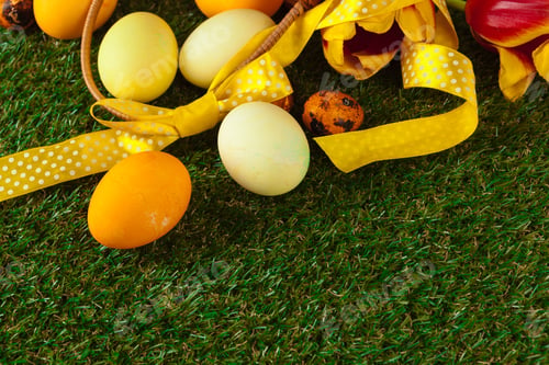 Preview: Easter Eggs with flower on Green Grass