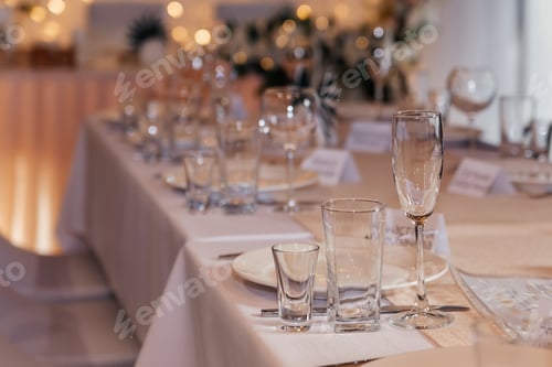 Preview: Serving a festive wedding table. Glass goblets close-up.