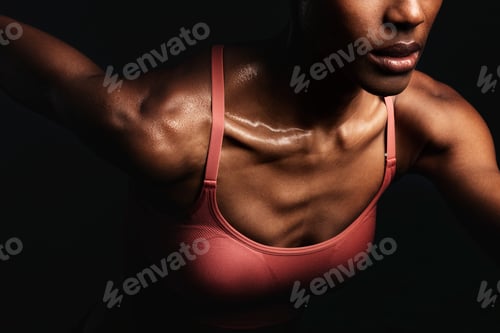 Preview: Close up of black woman in sportswear