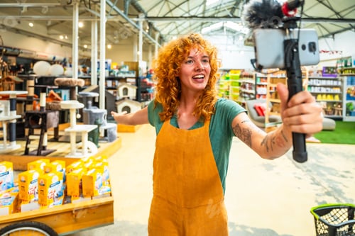 Preview: Pet shop worker filming a video for social media marketing