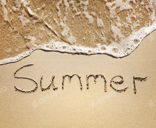 Visualização: Verão escrito na areia pelas ondas do mar