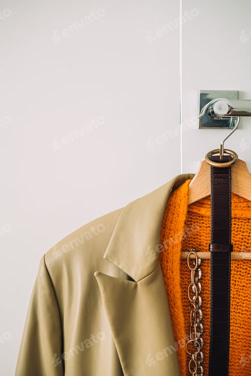 Preview: Capsule Wardrobe Autumn 2023, What To Wear This Fall. Autumn fall minimalist wardrobe with orange