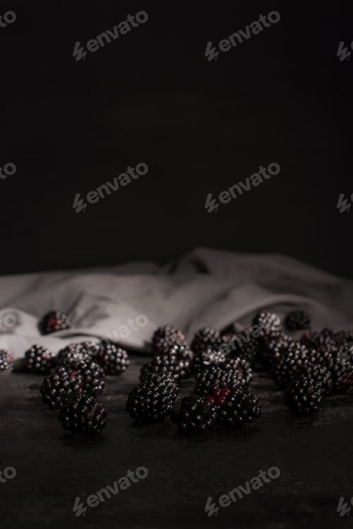 Vista previa: close-up view of fresh healthy and dark fabric on black