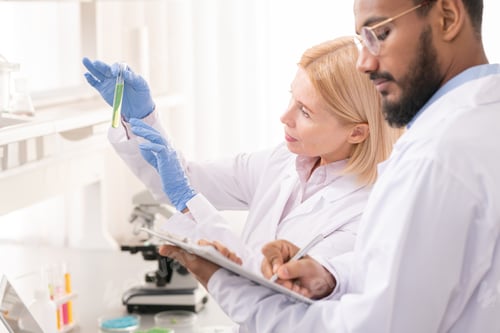 Preview: Team of scientists in laboratory