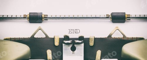 Visualização: Palavra final em letras maiúsculas em folha branca