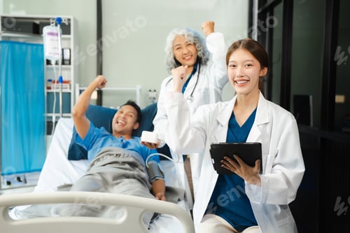 Preview: doctor talking to male patient at bed in hospital.