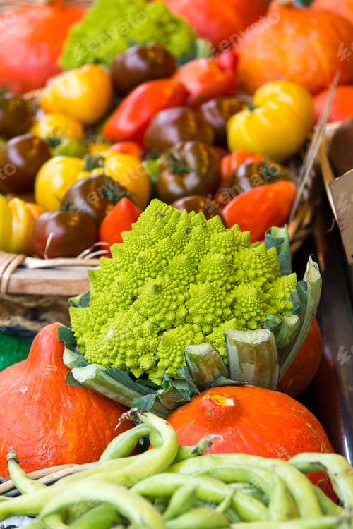 Vista previa: many different ecological vegetables on market
