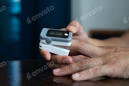 Preview: Pulse oximeter used to measure pulse rate and oxygen levels