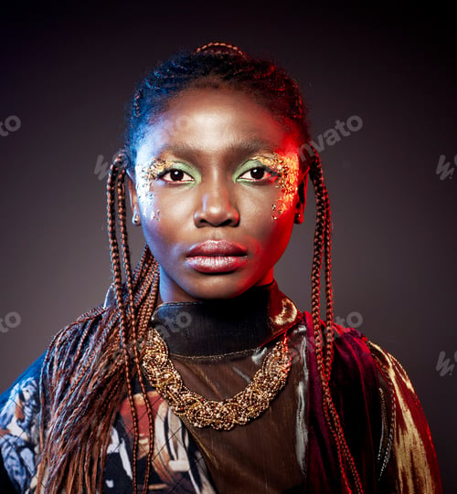 Preview: Studio fashion portrait of young African woman with shiny make up