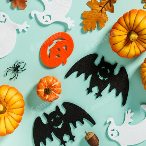 Preview: Pumpkins with Halloween decorations - overhead view flat lay