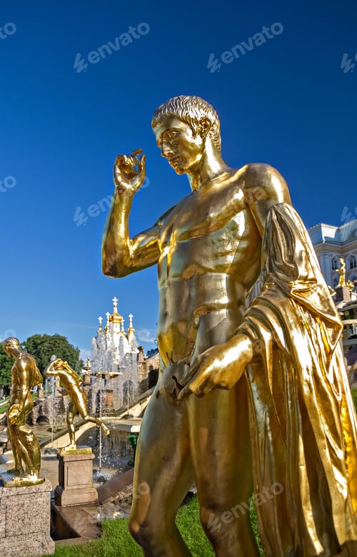 Preview: Golden sculpture in Peterhof, St. Petersburg