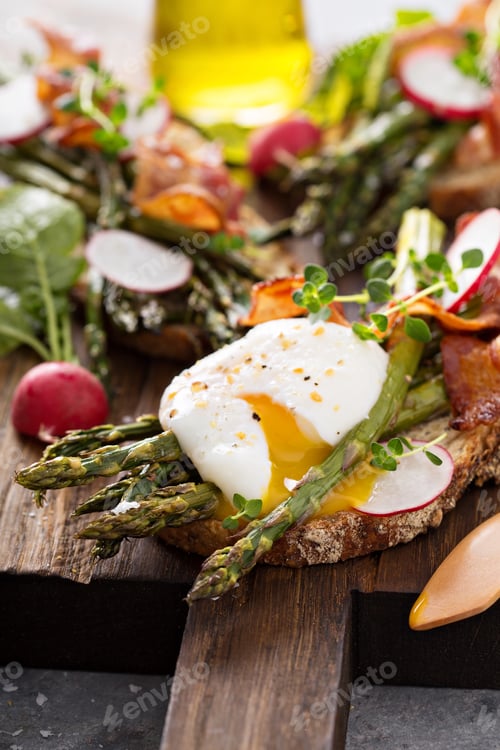 Preview: Asparagus and bacon bruschetta with poached egg