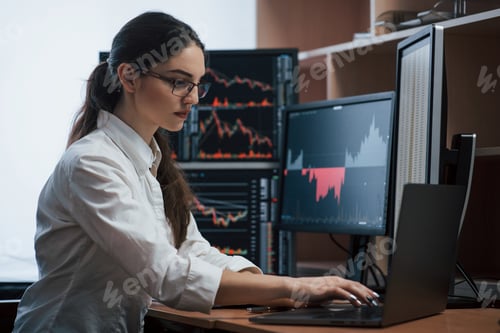 Preview: Team of stockbrokers are having a conversation in a office with multiple display screens