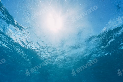 Preview: sunburst photo of the surface in the ocean
