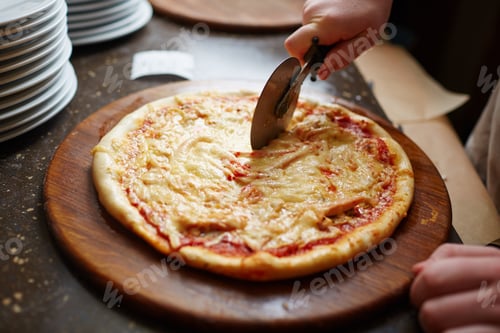 Preview: Cutting pizza