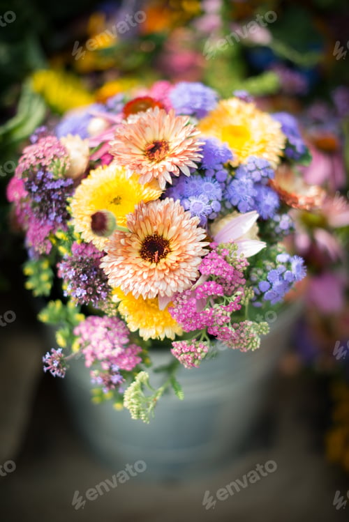 Preview: bouquet of flowers in a bucket