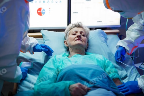 Preview: Infected patient in quarantine lying in bed in hospital, coronavirus concept