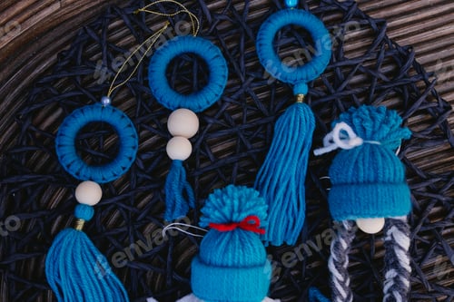 Preview: Christmas decorations on a table