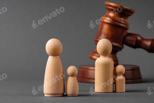 Preview: Wooden toy family and judge mallet. Family divorce concept
