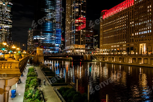 Preview: Beautiful evening view from the Chicago riverfront in United States