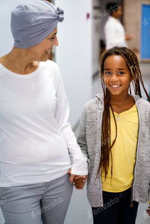 Preview: Senior woman fighting with cancer with family support. Woman receiving cancer chemotherapy