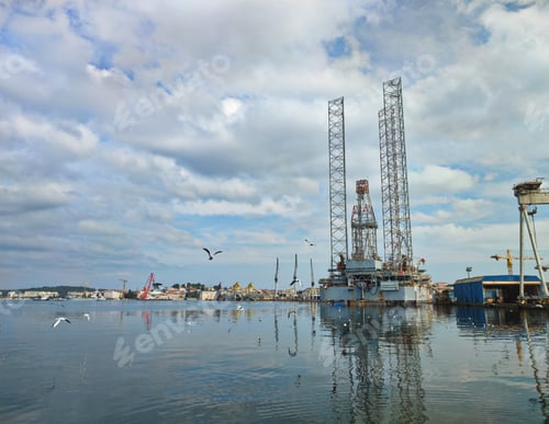 Preview: Gass platform in the sea