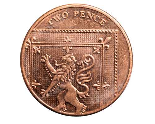 Vista previa: moneda de dos peniques sobre fondo blanco