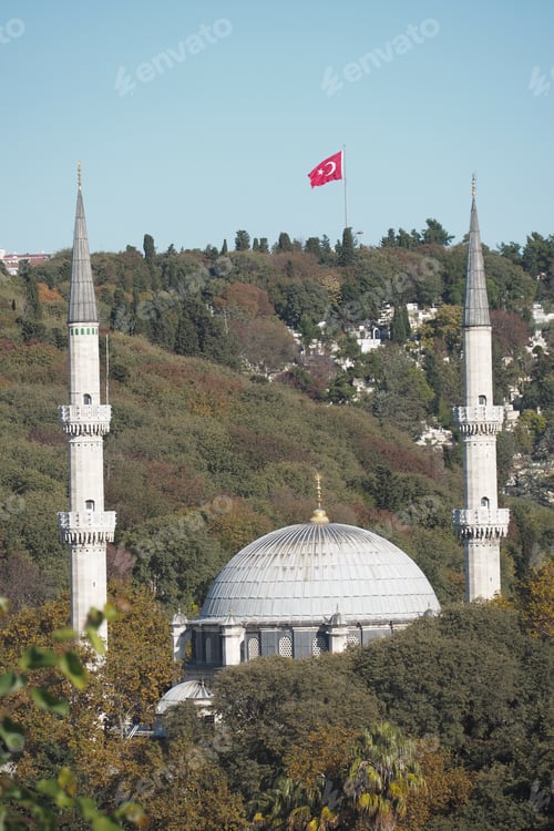 Preview: Scenic mosque view with a Turkish flag in a vibrant autumn landscape