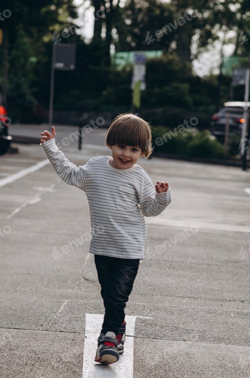 Preview: The boy follows the drawn arrow on the asphalt