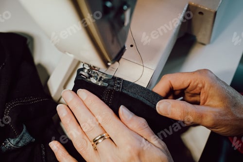 Preview: woman sews on the sewing machine
