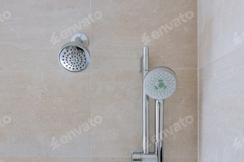 Visualização: Cabeça de chuveiro no banheiro privativo, design do interior da casa