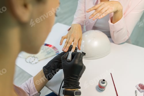 Preview: Applying Nail Polish in a Beauty Salon