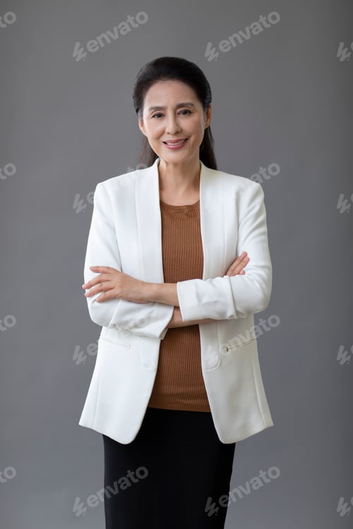 Preview: Elegant mature Chinese businesswoman