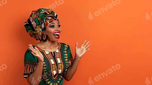 Preview: Excited traditional african woman looking at copy space and exclaiming