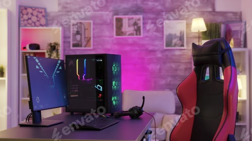 Preview: Room with powerful pc for online gaming