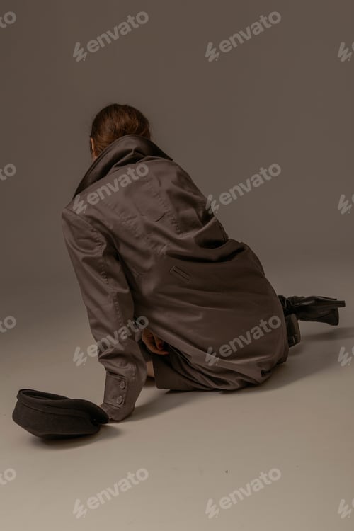 Preview: Art Portrait Of A Beautiful Girl In Stylish Clothes In The Studio