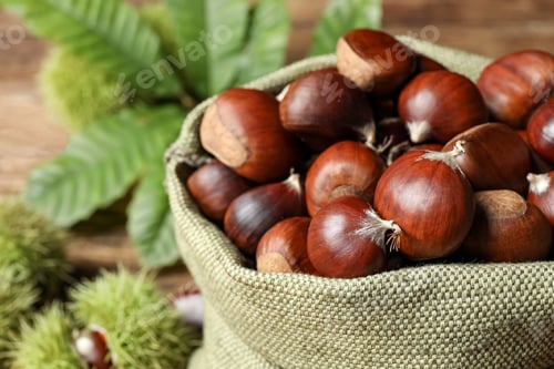 Preview: Fresh sweet edible chestnuts in sack, closeup