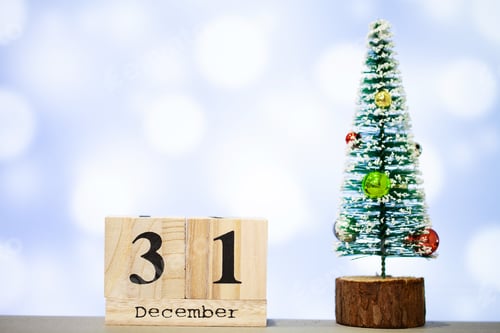 Visualização: 31 de dezembro e decoração de Natal em fundo azul