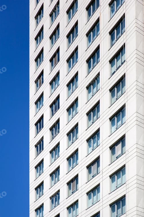 Preview: White high white concrete building