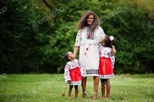 Preview: African family in traditional clothes