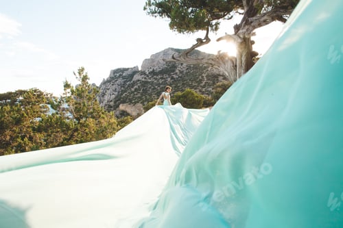 Preview: Bride in nature in the mountains near the water. Dress color Tiffany.