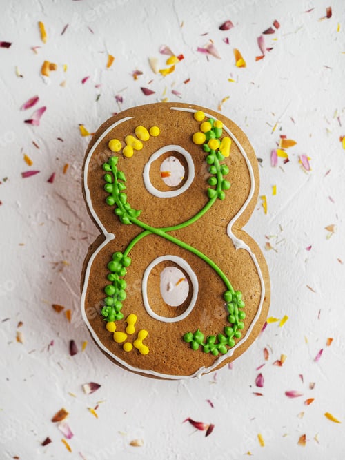 Preview: Very beautiful number 8 gingerbread lies on a white table