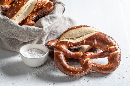 Preview: Crunchy pretzels as a tasty salty snack