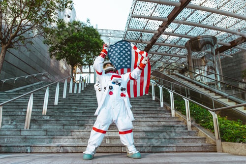 Preview: spaceman in a futuristic station