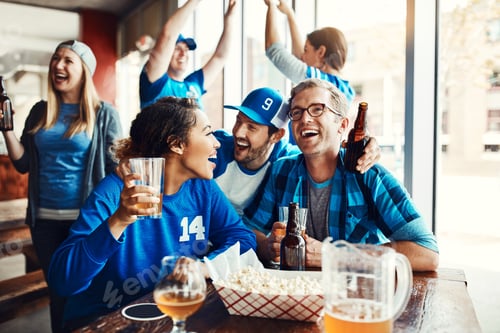 Preview: Enjoying the game together at the pub