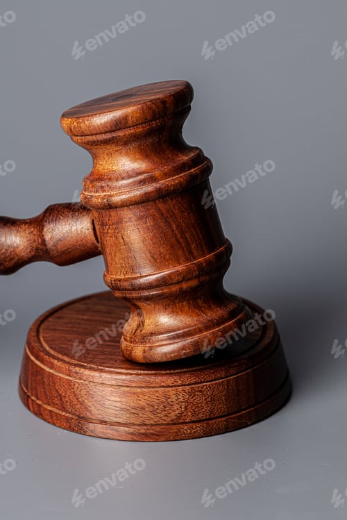 Preview: Wooden judges gavel on table close up