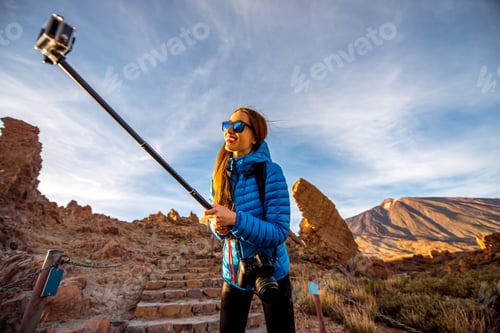 Preview: Female traveler in Teide park
