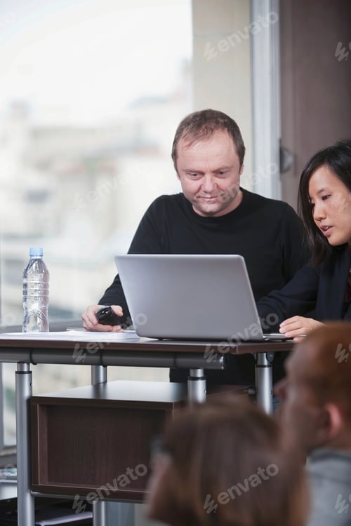 Preview: Man and woman working on presentation