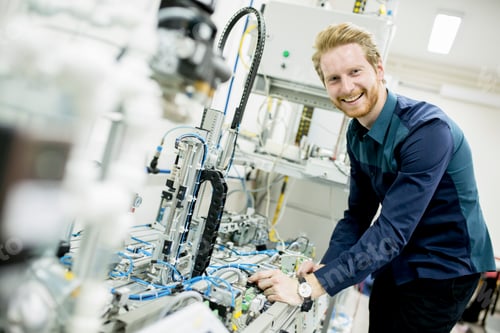 Preview: Engineer in the factory
